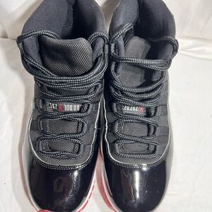 Nike Air Jordan 11 Retro Bred Sneakers Mens Size 9.5 Black Red Shoes